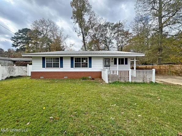 217 Harbor Ln, Brandon, MS 39047