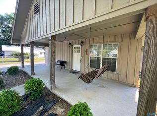 71 3rd St SE, Arab, AL 35016