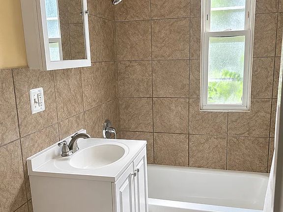 5th image of 5949 S Ada St #2B