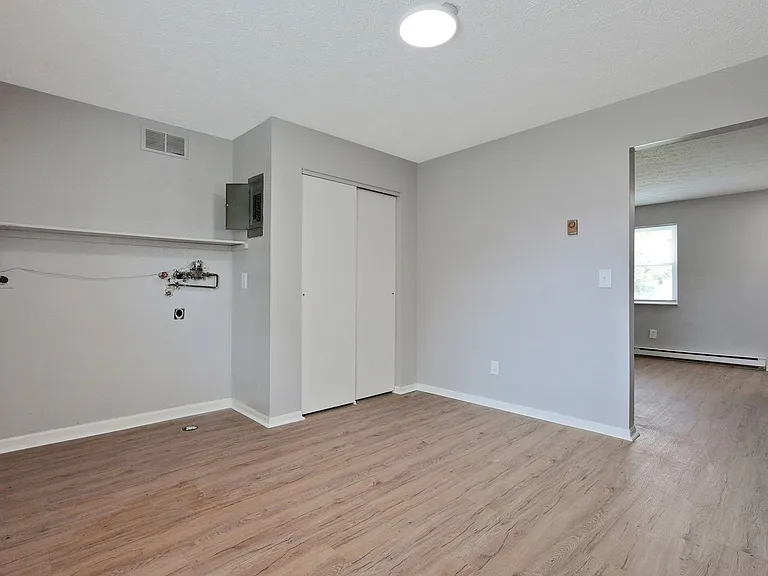 2203 Clarendon Ln — Photo 6