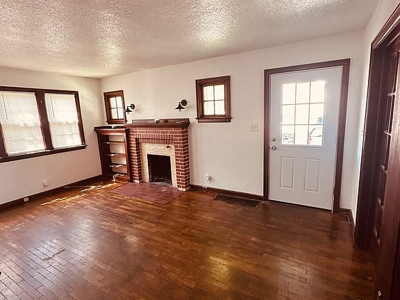 3rd image of 216 N Mulanix St