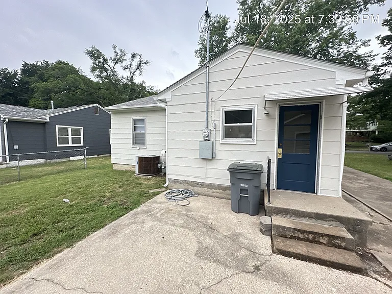 732 Elm St — Photo 8