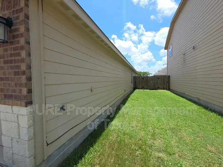 1697 Breanna Ln — Photo 24