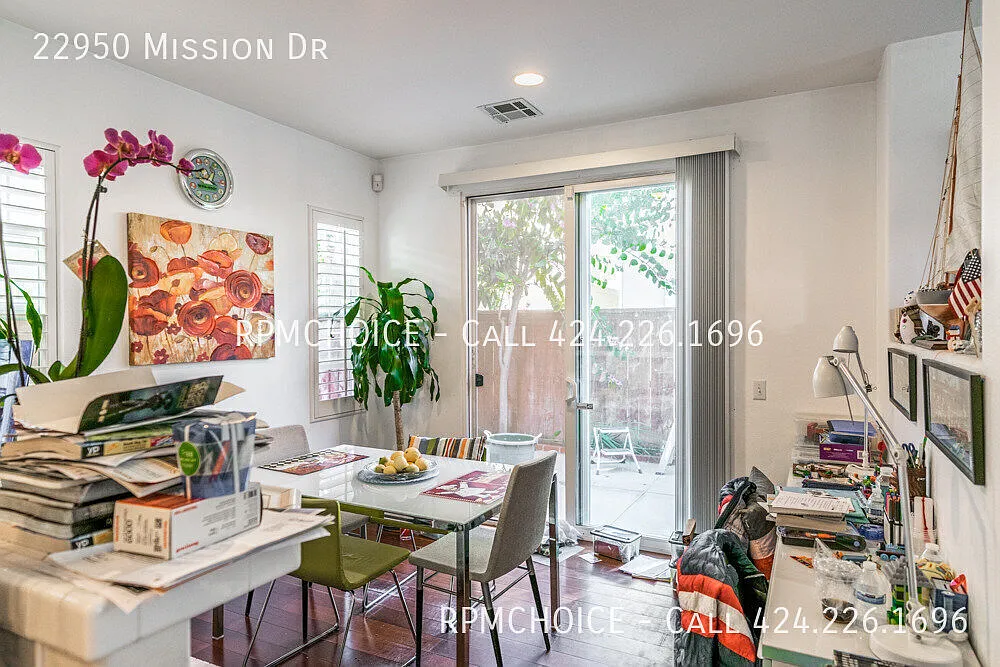 Upscale Single Family Home in Quiet Gated Community — Photo 4