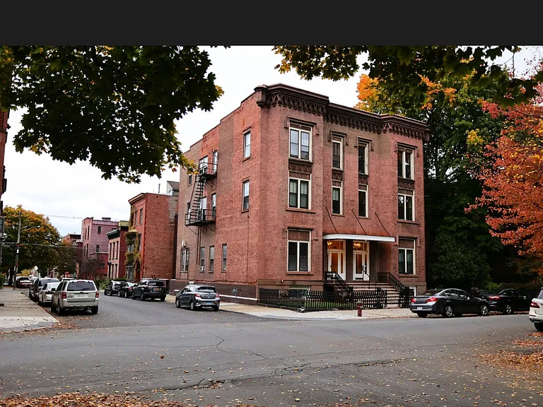 177 2nd St #1R — Photo 28
