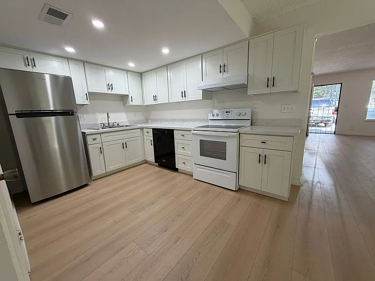 5061 Shell St — Photo 3