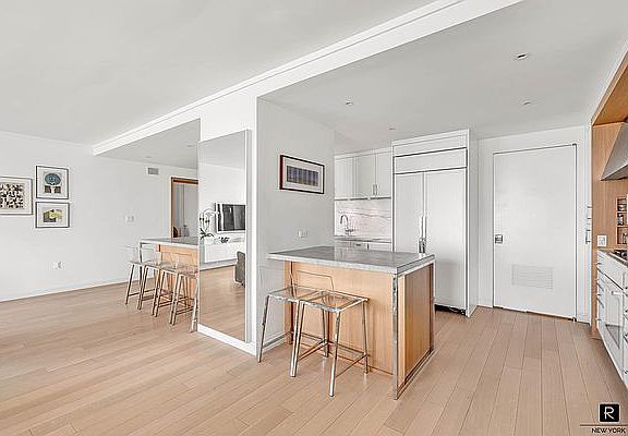 4th image of 212 Warren St APT 3J