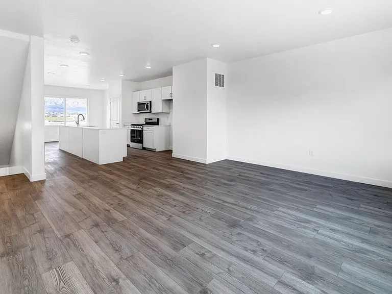 1073 E Waterway Ln — Photo 17