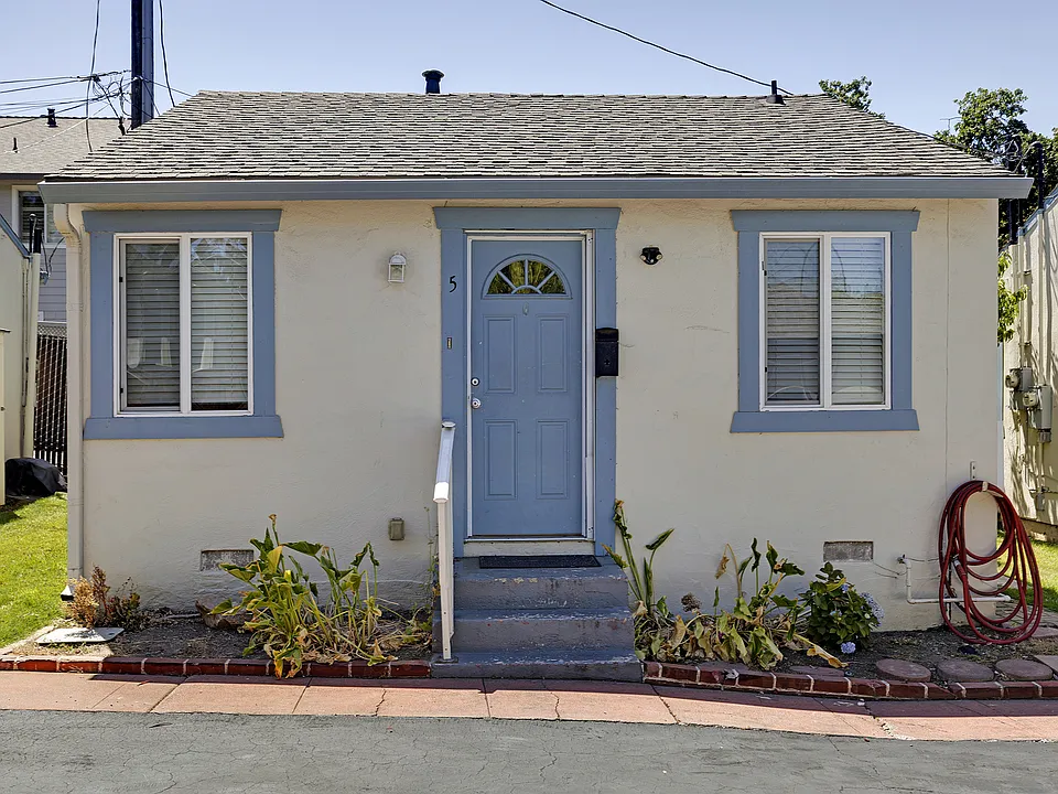 4067 Vineyard Ave