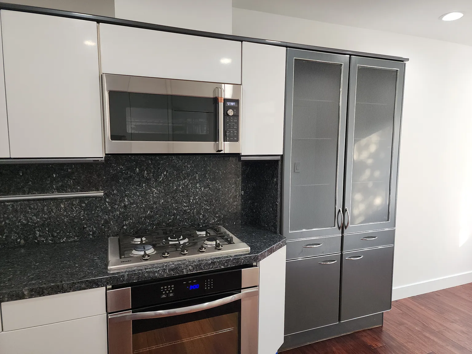 3 bed, 1700 sqft, $10,000 — Photo 1