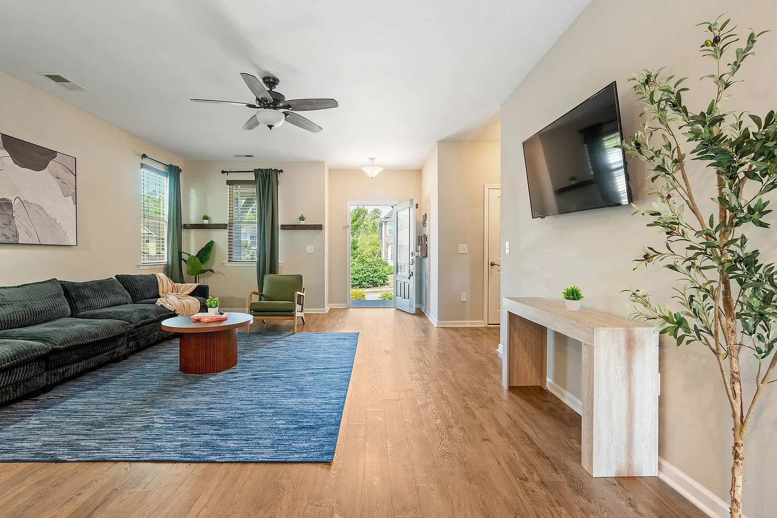 5 bed, 3.0 bath, 2873 sqft, $5,317 — Photo 2