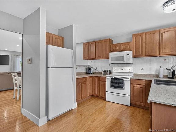 4th image of 60 Westmount Blvd #1