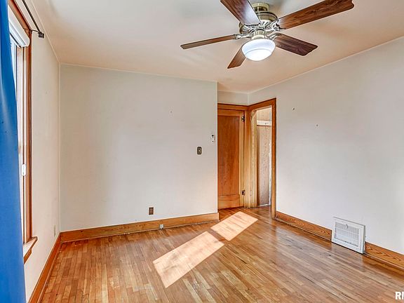 4th image of 311 W Adams St