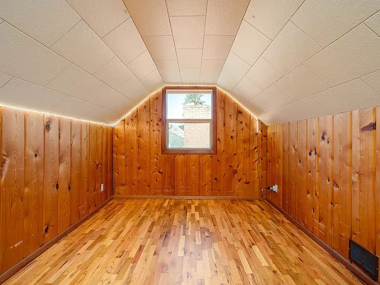 8922 SE Market St — Photo 17
