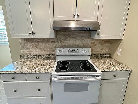 3rd image of 115 S 19th Ave Floor 2