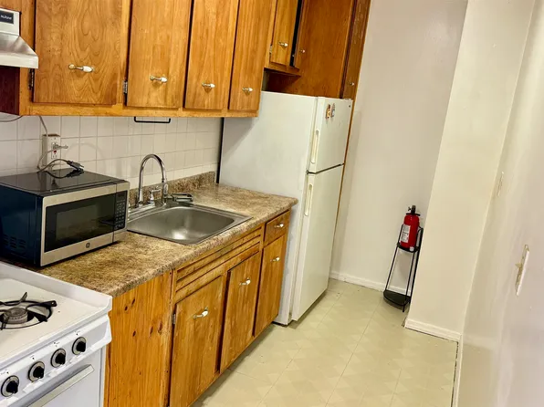 225 Saint Pauls Avenue image 4 of 22