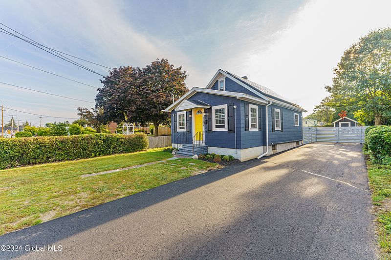 3rd image of 2537 Hamburg Street