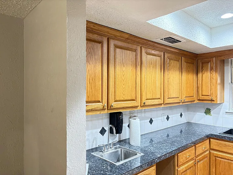 805 W Rochelle Rd — Photo 17