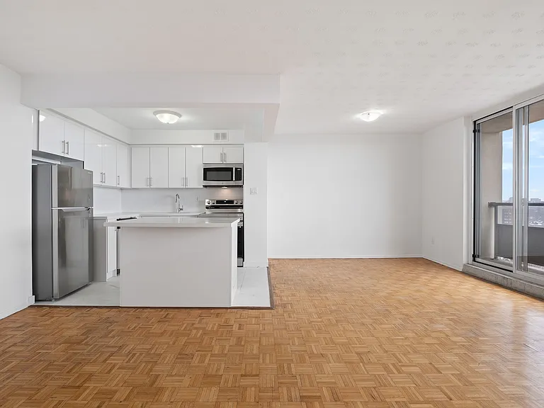 250 Frederick St — Photo 8