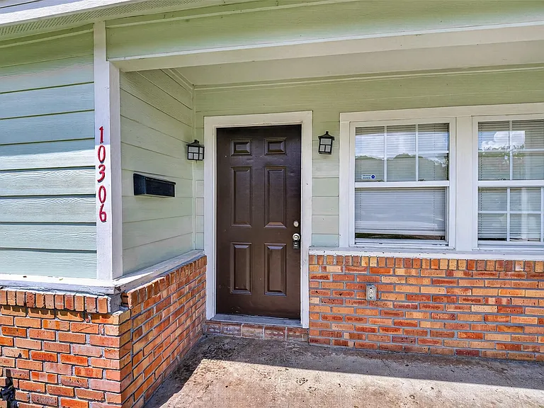 10306 Fairland Dr — Photo 2