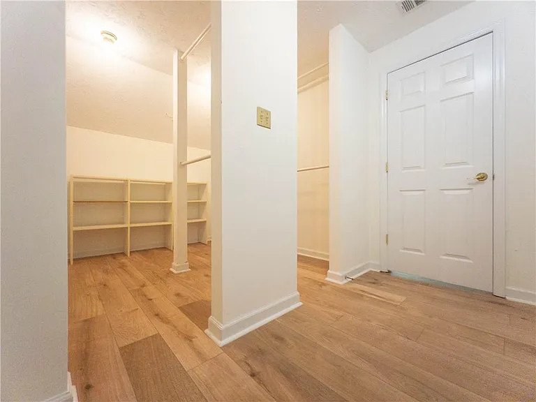 965 Millbrook Ct — Photo 18