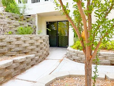 1433 Pueblo Dr — Photo 2