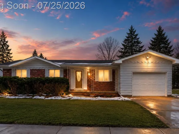 1933 Tamarisk Dr, East Lansing, MI 48823
