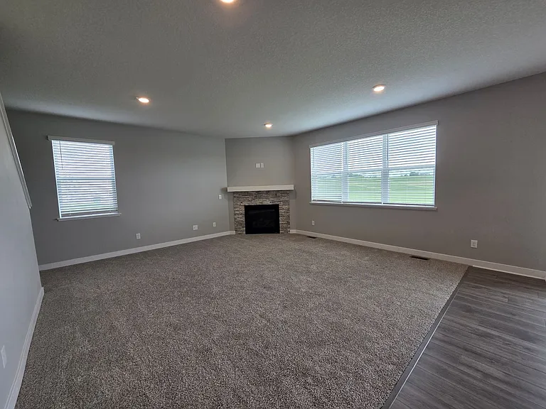 838 Foxglove Ter — Photo 5