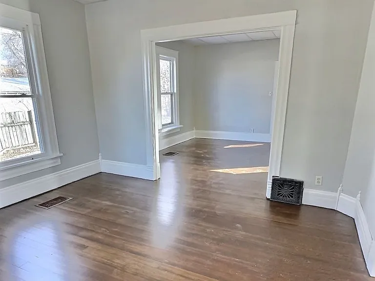 537 W 2nd St — Photo 2