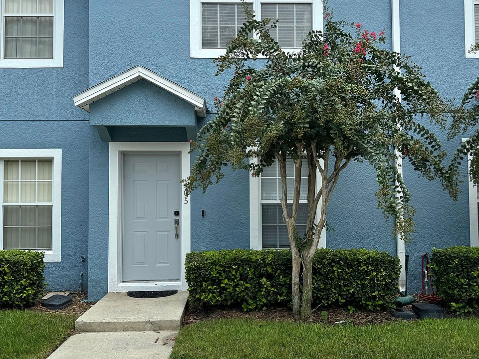 1st image of 305 Wilton Cir