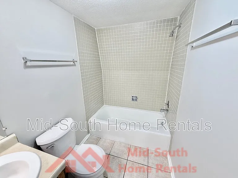 1869 E Poplar Woods Cir — Photo 12