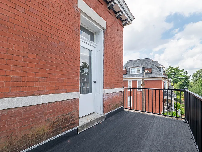 3972 Russell Blvd — Photo 4