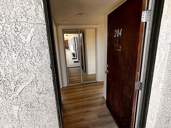 2nd image of 2220 W Victory Blvd #204