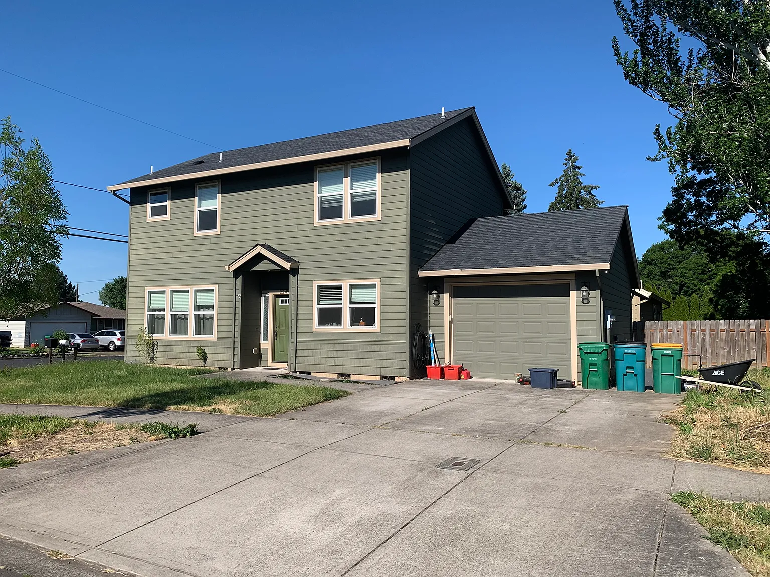 4 bed, 2.5 bath, 1718 sqft, $800 — Photo 2