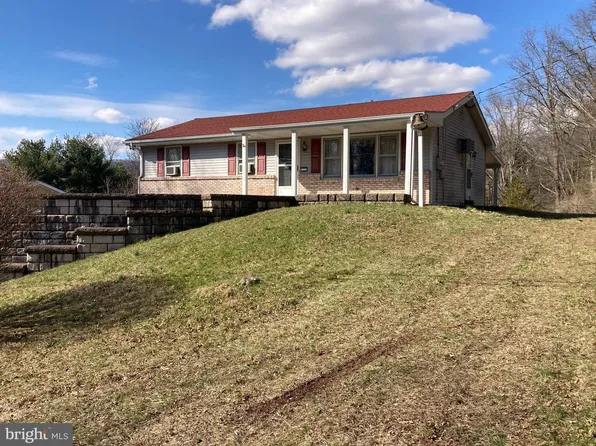 31 McElwee Rd, Dauphin, PA 17018