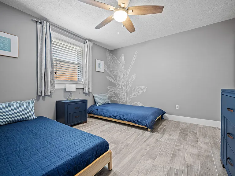 537 Margaret St — Photo 26
