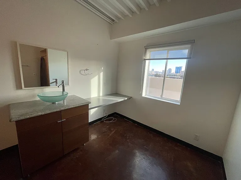 701 Shadow Ln — Photo 36