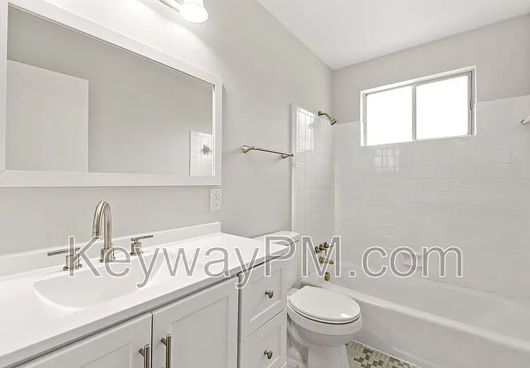 1030 Carriage Dr #D — Photo 15