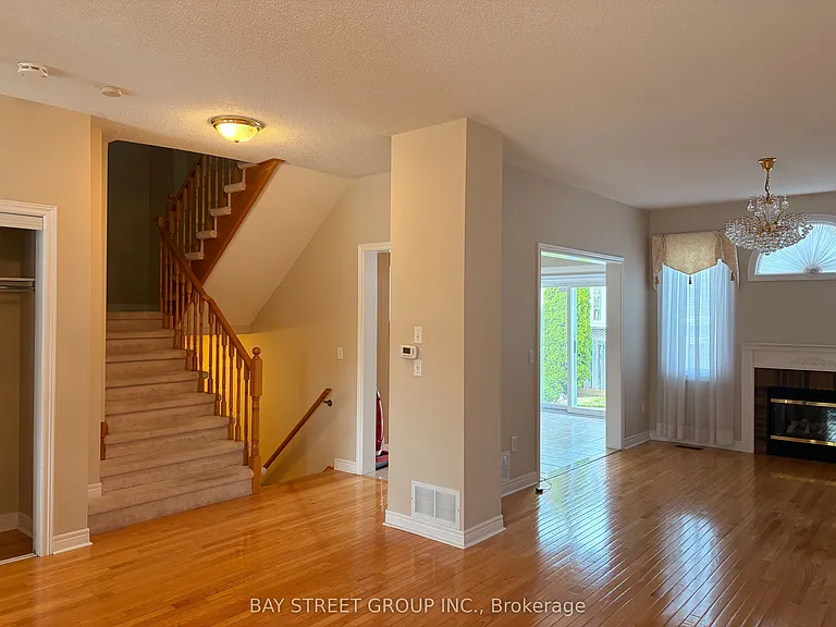 211 Stonebridge Dr — Photo 5