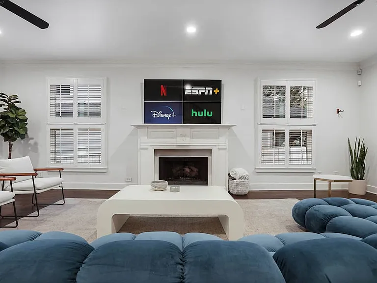 1802 Brackenridge St — Photo 2