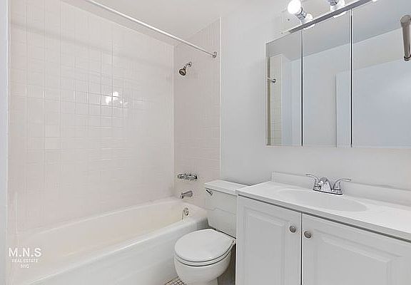4th image of 344 E 63rd St APT 3F