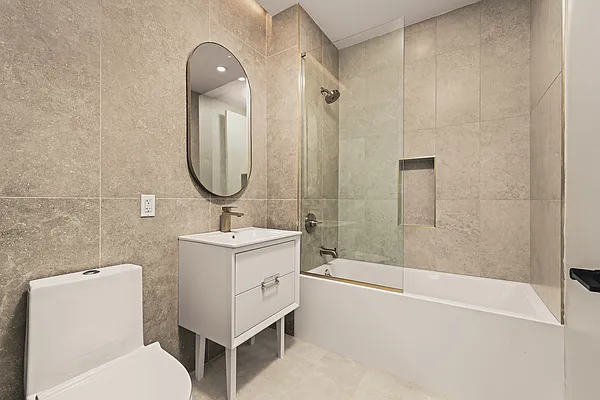 Bathroom, photo 1