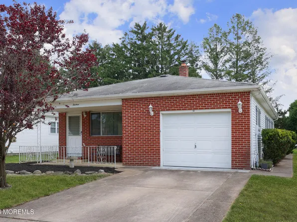 13 Pavilion Street, Toms River, NJ 08757