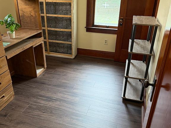 5th image of 9808 Parkview Ave #1