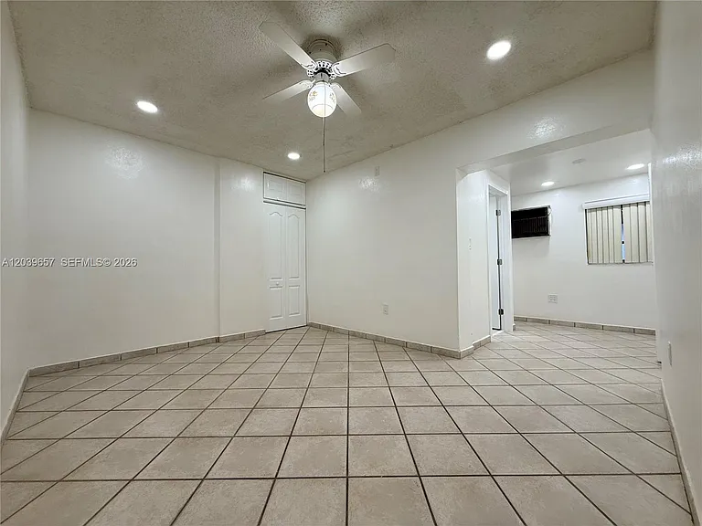 561 W 39th St — Photo 35