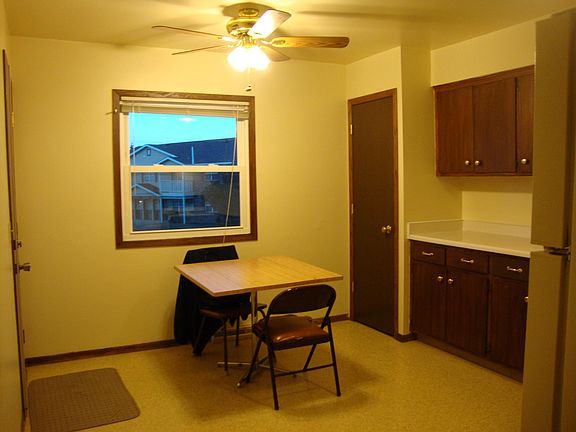 3rd image of 1300 E Kilbourn Ave APT 2