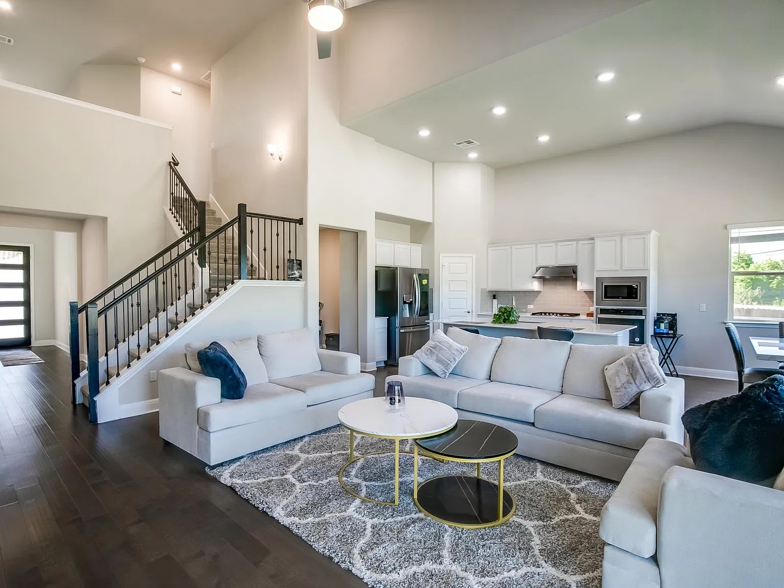 5 bed, 3000 sqft, $3,100 — Photo 4
