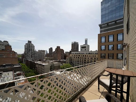 5th image of 301 E 66th St