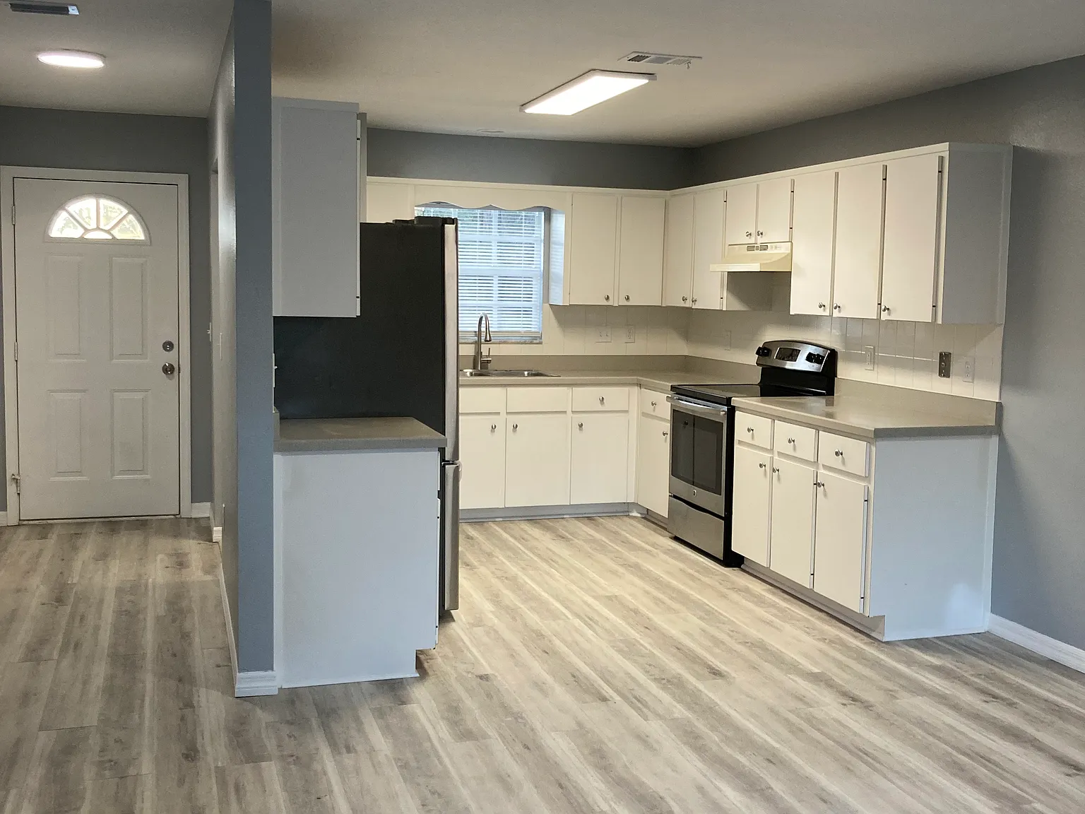 2 bed, 990 sqft, $1,450 — Photo 2
