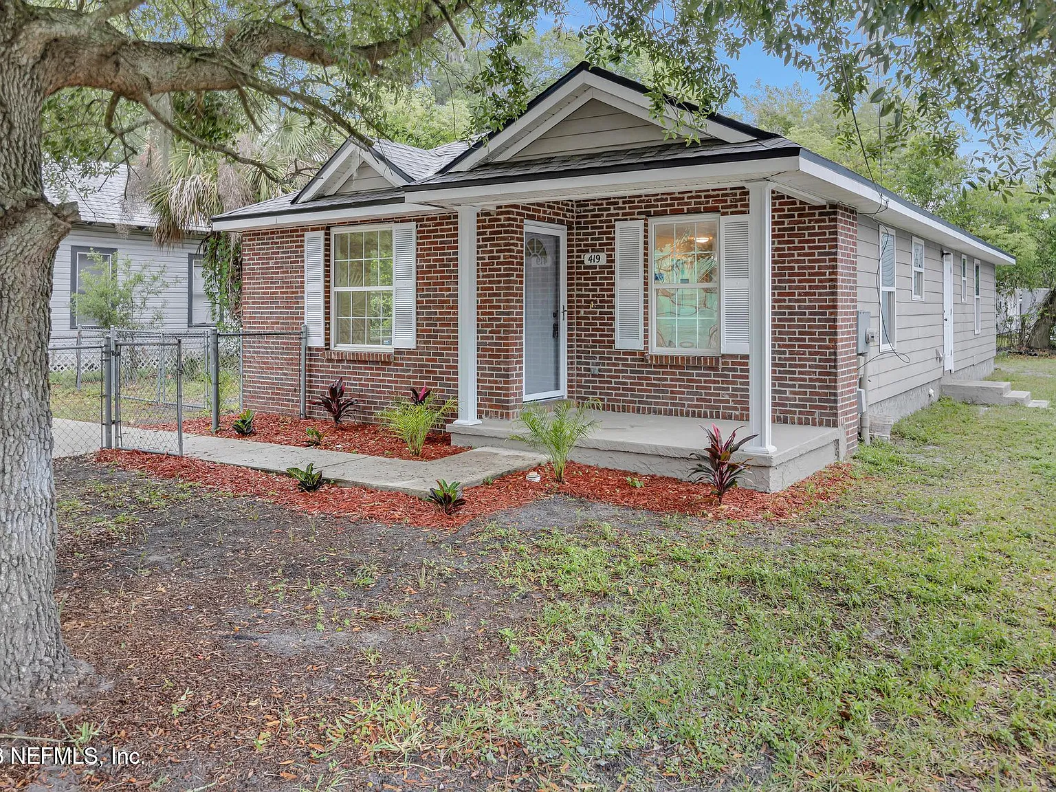 4 bed, 2.0 bath, 1235 sqft, $1,900 — Photo 1